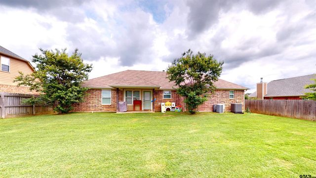 404 Hyde Park Drive, Chandler, TX 75758