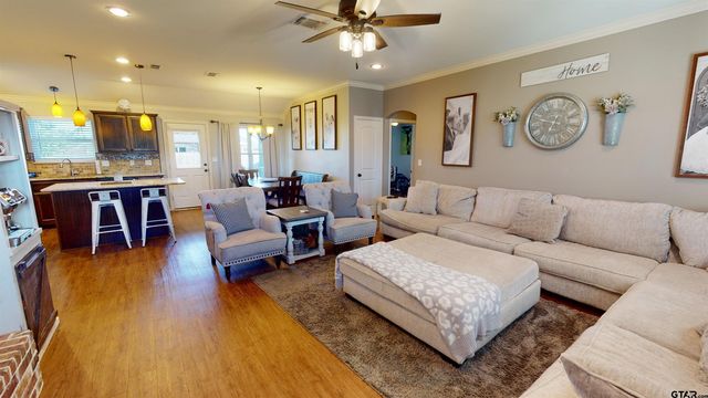 404 Hyde Park Drive, Chandler, TX 75758