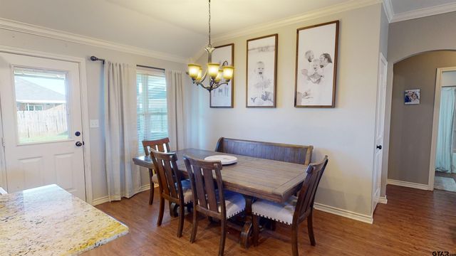 404 Hyde Park Drive, Chandler, TX 75758