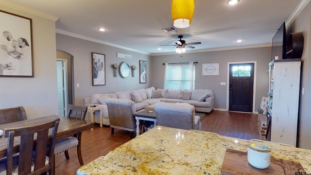 404 Hyde Park Drive, Chandler, TX 75758