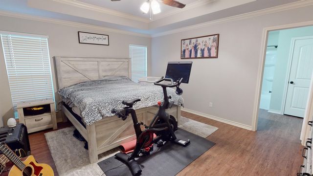 404 Hyde Park Drive, Chandler, TX 75758