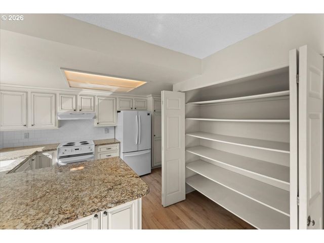 15800 Sw ALDERBROOK Cir, Portland, OR 97224