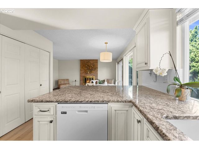 15800 Sw ALDERBROOK Cir, Portland, OR 97224