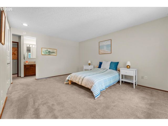 15800 Sw ALDERBROOK Cir, Portland, OR 97224