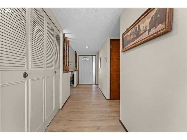 15800 Sw ALDERBROOK Cir, Portland, OR 97224