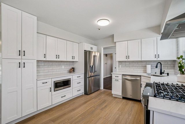 6936 N Braeburn LANE, Glendale, WI 53209