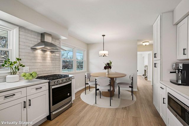 6936 N Braeburn LANE, Glendale, WI 53209