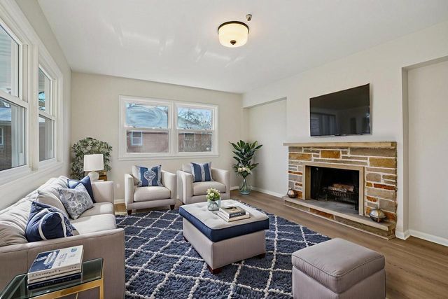 6936 N Braeburn LANE, Glendale, WI 53209