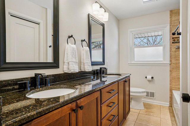 6936 N Braeburn LANE, Glendale, WI 53209