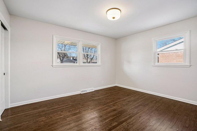 6936 N Braeburn LANE, Glendale, WI 53209