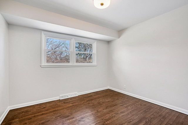 6936 N Braeburn LANE, Glendale, WI 53209