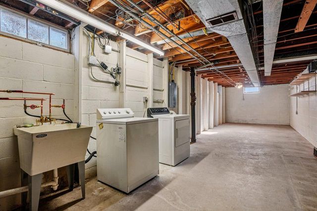 6936 N Braeburn LANE, Glendale, WI 53209