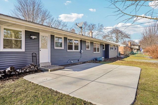 6936 N Braeburn LANE, Glendale, WI 53209