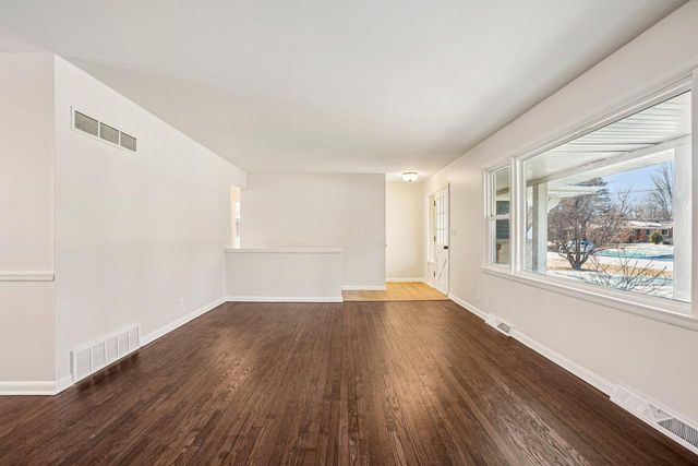 6936 N Braeburn LANE, Glendale, WI 53209