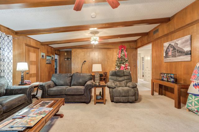 902 W 6th Street, Idalou, TX 79329