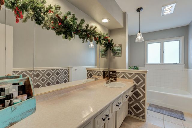 902 W 6th Street, Idalou, TX 79329