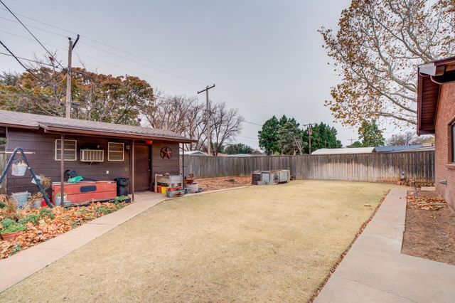 902 W 6th Street, Idalou, TX 79329