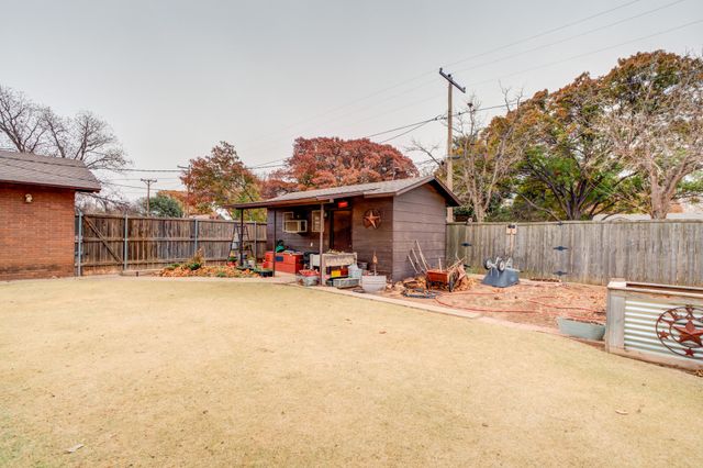 902 W 6th Street, Idalou, TX 79329