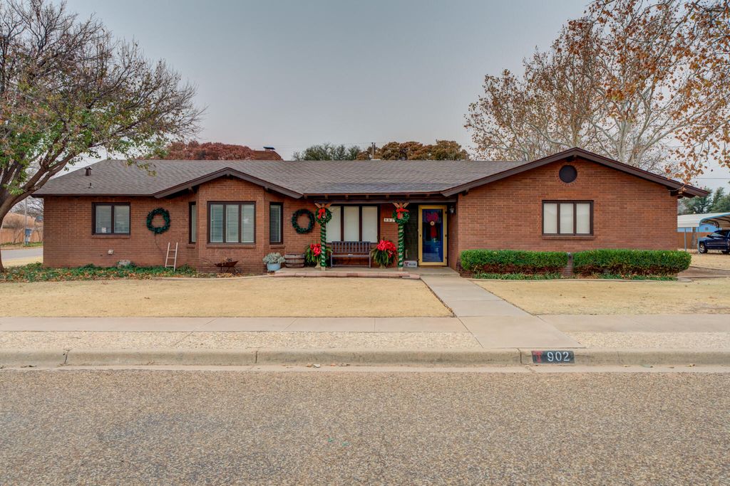 902 W 6th Street, Idalou, TX 79329