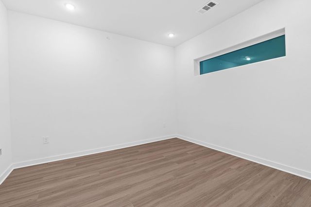 100 W Mockingbird LN 204, Austin, TX 78745