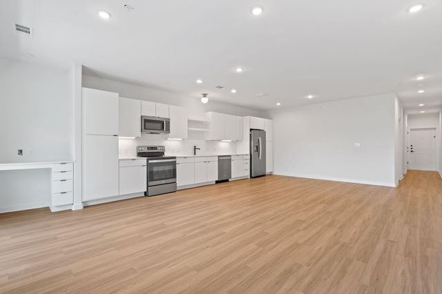 100 W Mockingbird LN 204, Austin, TX 78745