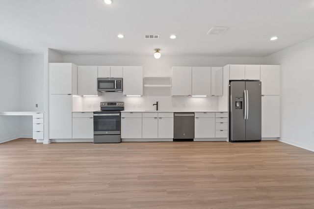 100 W Mockingbird LN 204, Austin, TX 78745