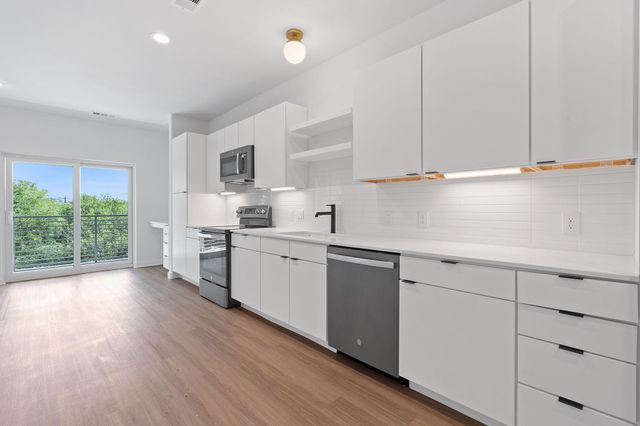 100 W Mockingbird LN 204, Austin, TX 78745