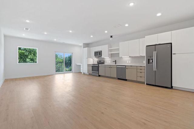 100 W Mockingbird LN 204, Austin, TX 78745