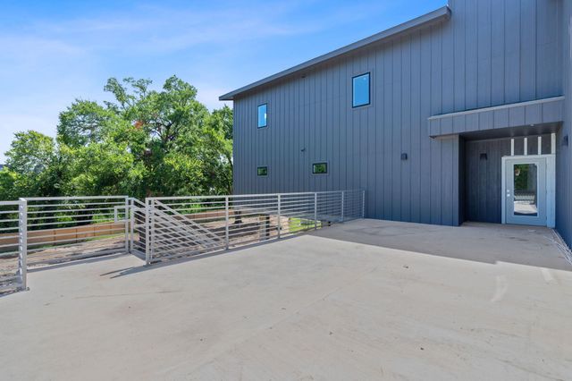 100 W Mockingbird LN 204, Austin, TX 78745