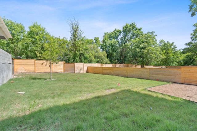 100 W Mockingbird LN 204, Austin, TX 78745