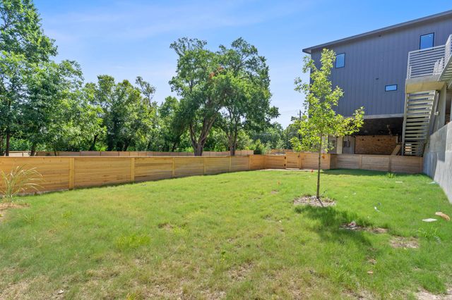 100 W Mockingbird LN 204, Austin, TX 78745