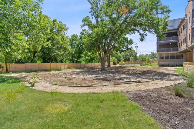100 W Mockingbird LN 204, Austin, TX 78745