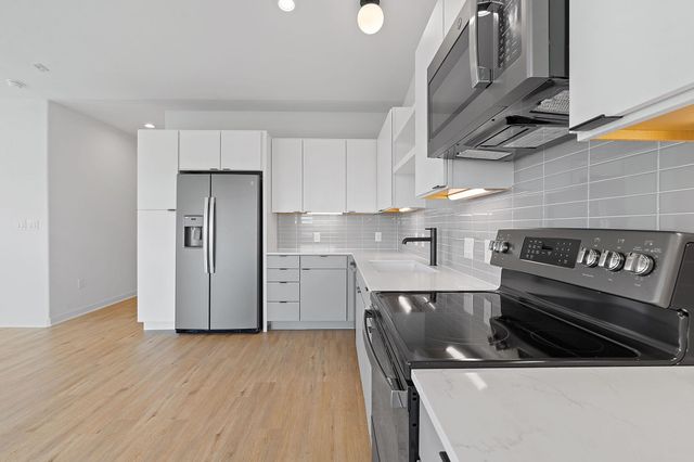 100 W Mockingbird LN 204, Austin, TX 78745