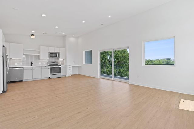 100 W Mockingbird LN 204, Austin, TX 78745