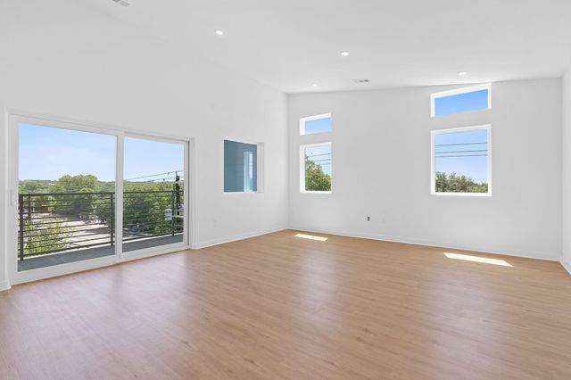 100 W Mockingbird LN 204, Austin, TX 78745