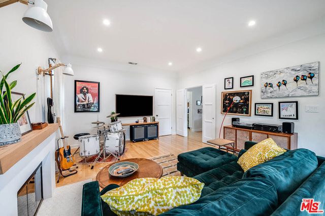 849 N Lima Street, Burbank, CA 91505