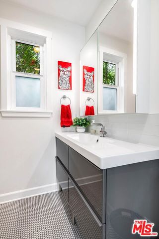 849 N Lima Street, Burbank, CA 91505