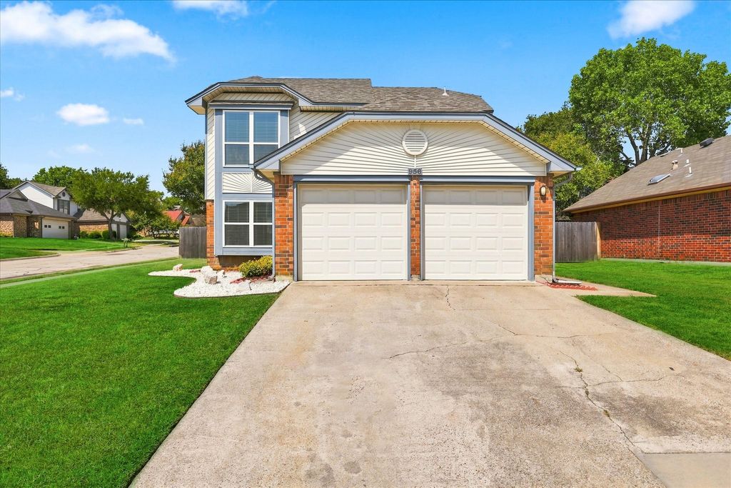 956 Sylvan Creek Drive, Lewisville, TX 75067 — exterior