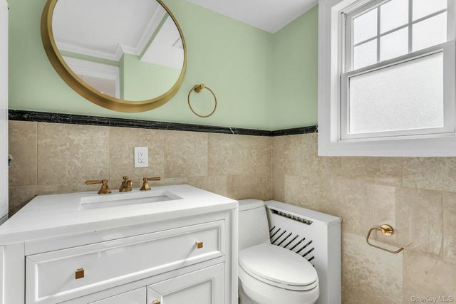 85 Violet Avenue, Floral Park, NY 11001