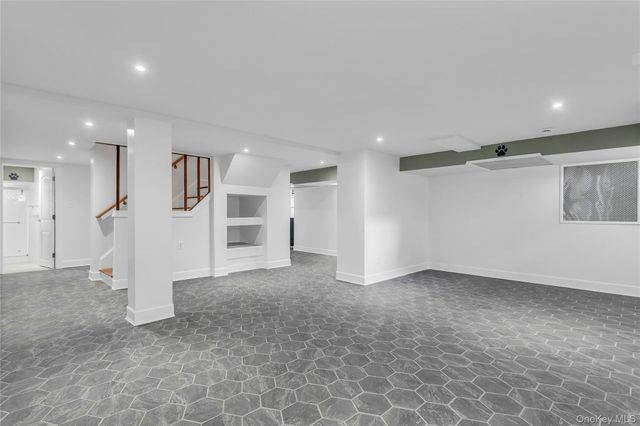 85 Violet Avenue, Floral Park, NY 11001