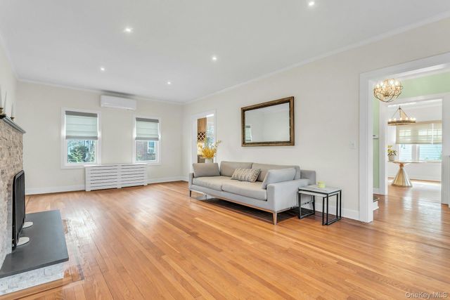 85 Violet Avenue, Floral Park, NY 11001