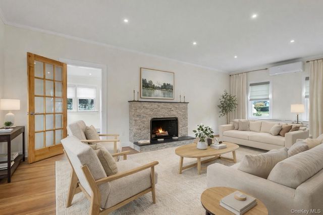 85 Violet Avenue, Floral Park, NY 11001