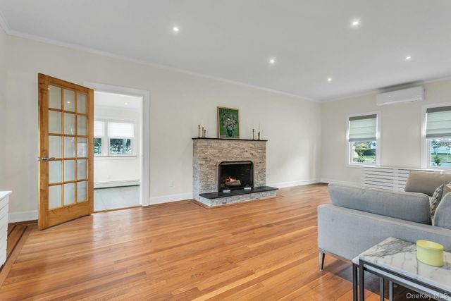 85 Violet Avenue, Floral Park, NY 11001