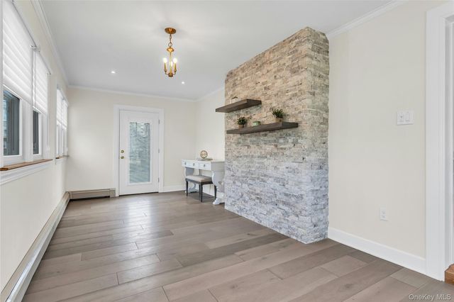 85 Violet Avenue, Floral Park, NY 11001