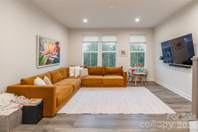 924 Broad River Lane, Charlotte, NC 28211