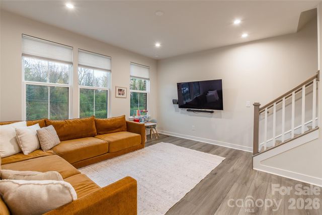 924 Broad River Lane, Charlotte, NC 28211