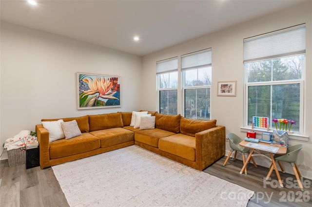 924 Broad River Lane, Charlotte, NC 28211