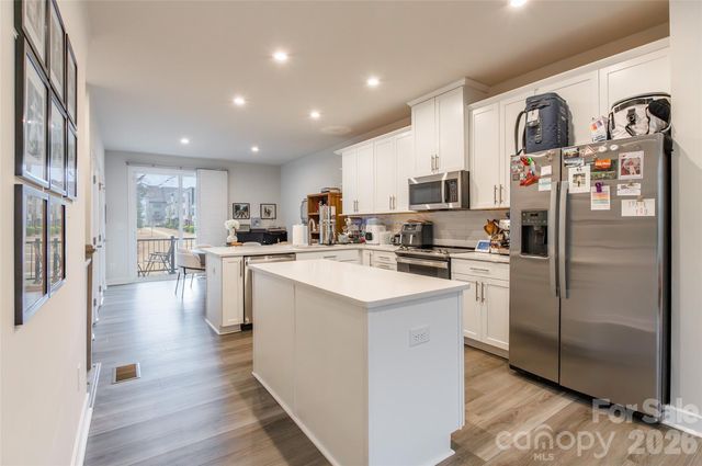 924 Broad River Lane, Charlotte, NC 28211