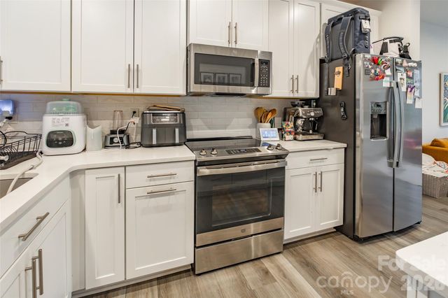 924 Broad River Lane, Charlotte, NC 28211