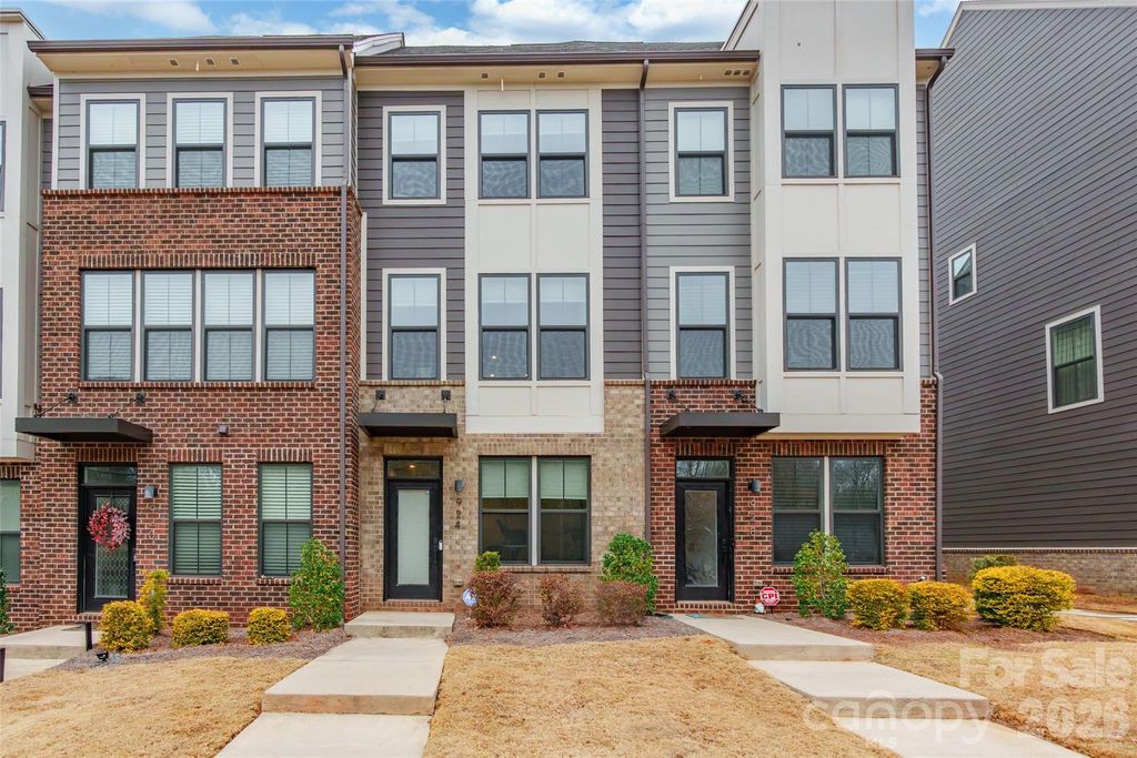 924 Broad River Lane, Charlotte, NC 28211